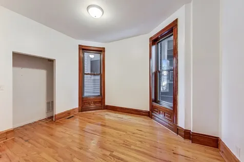 1138 West Addison Street Chicago IL 60613