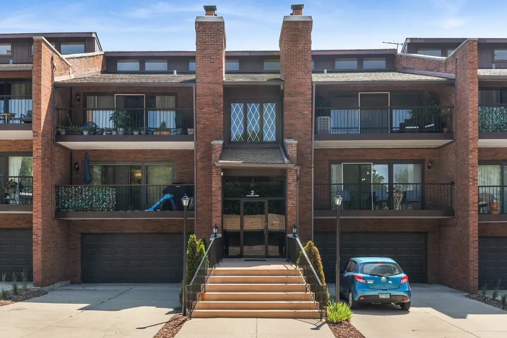2 Cinnamon Creek Drive Palos Hills IL 60465