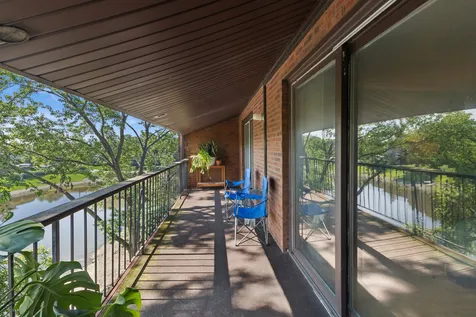 2 Cinnamon Creek Drive Palos Hills IL 60465