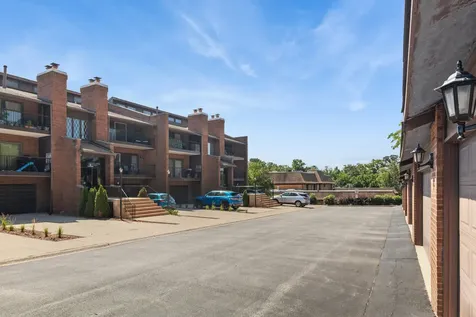 2 Cinnamon Creek Drive Palos Hills IL 60465