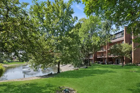 2 Cinnamon Creek Drive Palos Hills IL 60465