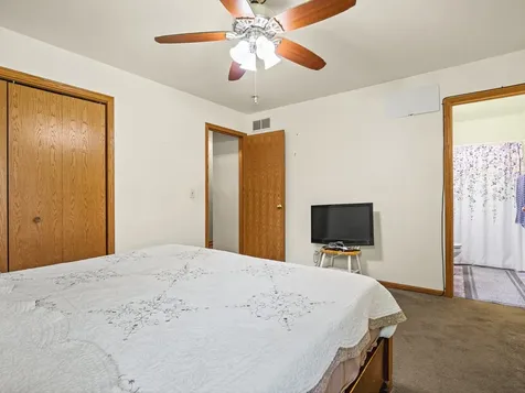 117 Pembroke Road SW Poplar Grove IL 61065