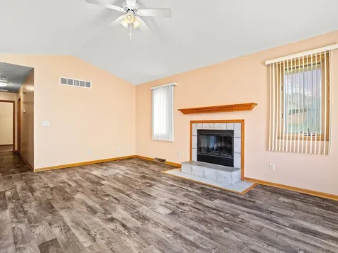 117 Pembroke Road SW Poplar Grove IL 61065