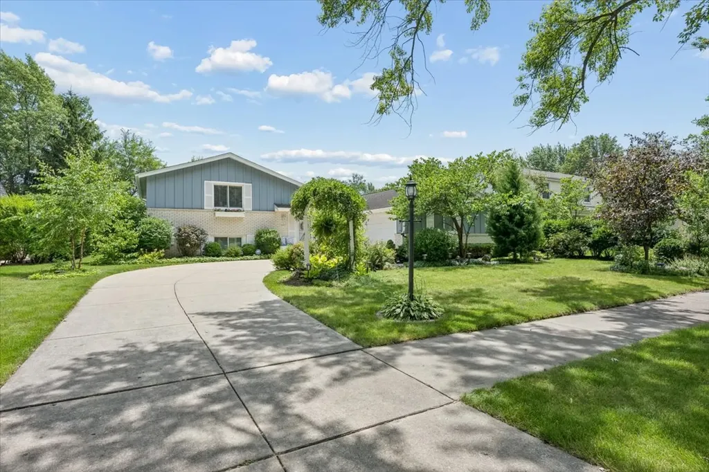 4017 Carousel Drive Northbrook IL 60062