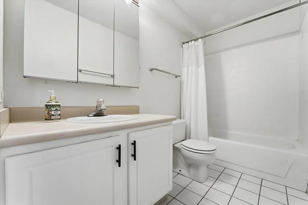 10 East Ontario Street Chicago IL 60611