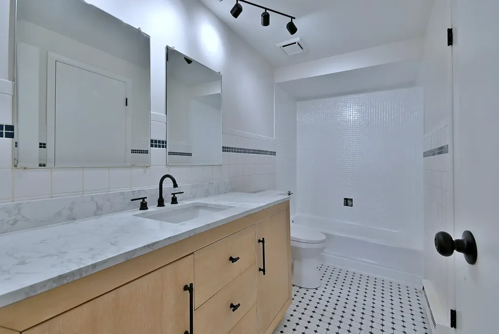 2333 North Neva Avenue Chicago IL 60707