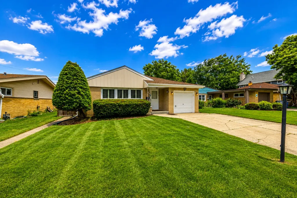 408 South Albert Street Mount Prospect IL 60056