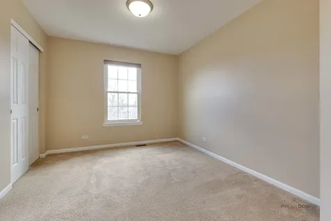 4 Waterton Drive Streamwood IL 60107