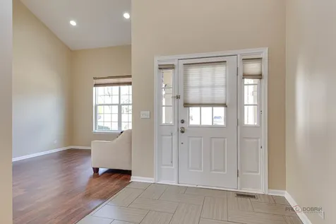 4 Waterton Drive Streamwood IL 60107