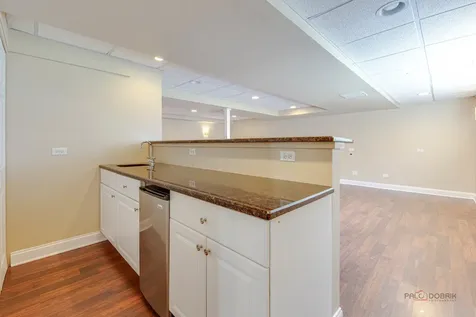 4 Waterton Drive Streamwood IL 60107