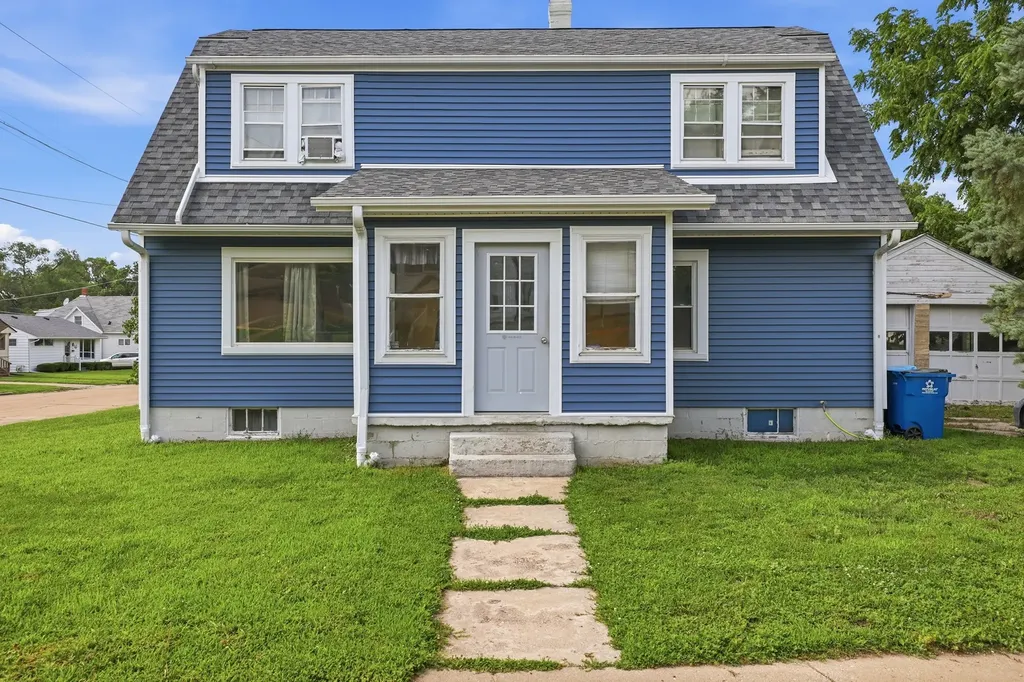 1723 West 4th Street Dixon IL 61021