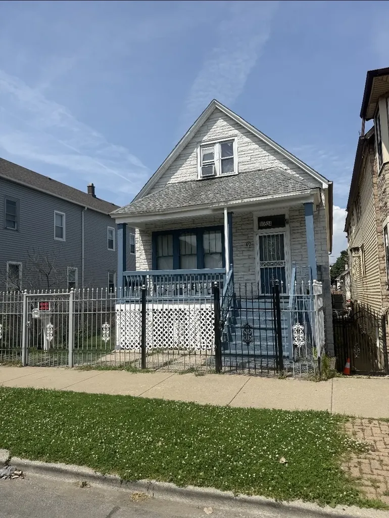 10524 South Avenue M Chicago IL 60617