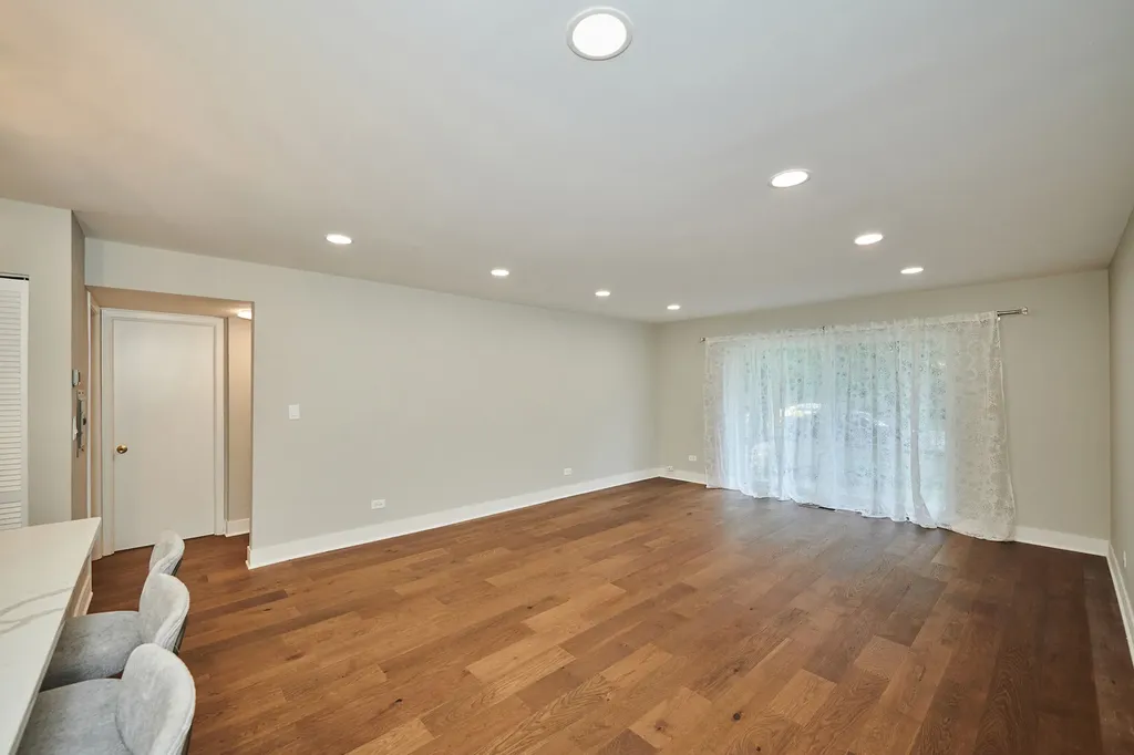 7074 North Ridge Boulevard Chicago IL 60645