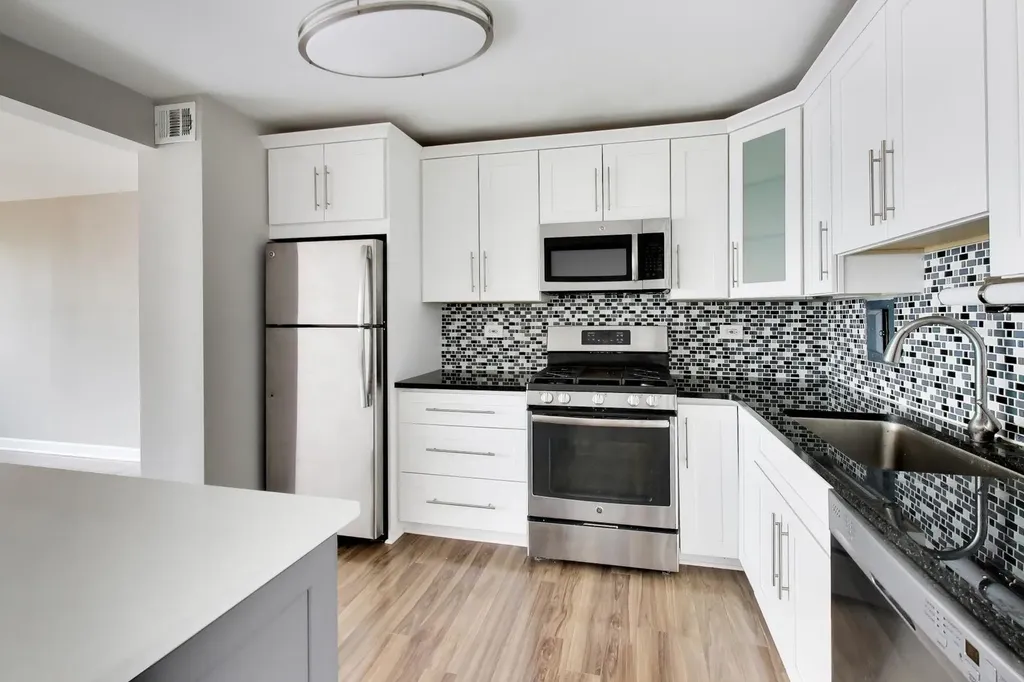 850 North Dewitt Place Chicago IL 60611