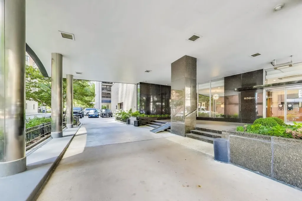 850 North Dewitt Place Chicago IL 60611