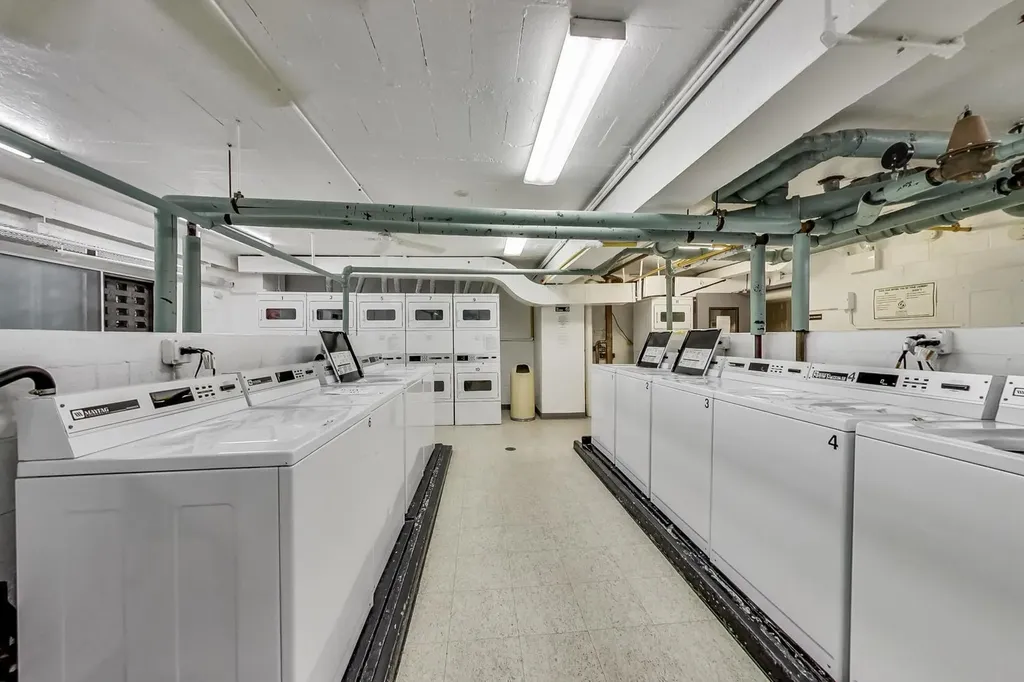 850 North Dewitt Place Chicago IL 60611