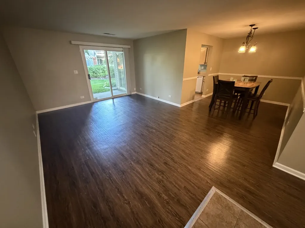 205 Ashbury Lane E Roselle IL 60172