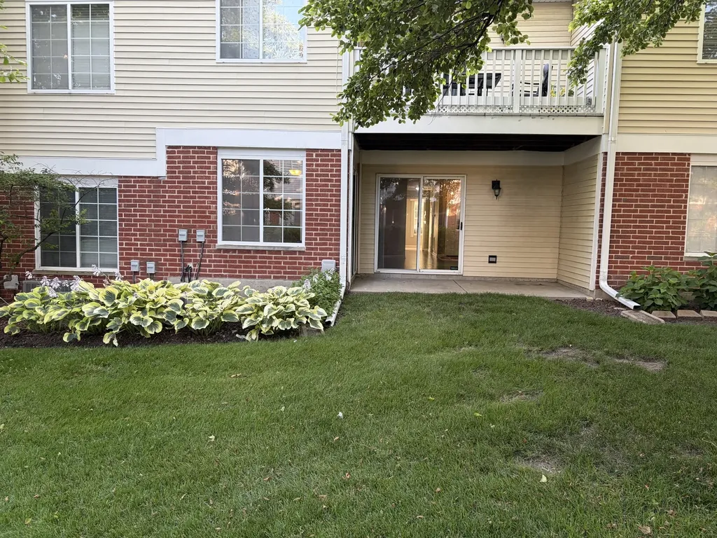 205 Ashbury Lane E Roselle IL 60172