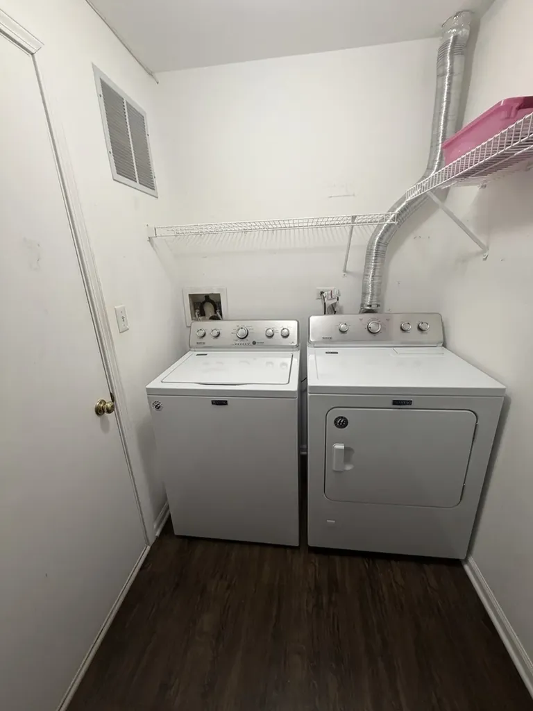205 Ashbury Lane E Roselle IL 60172