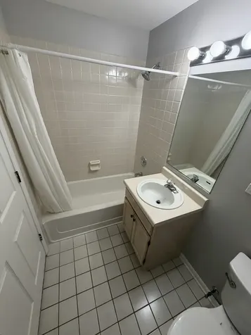 205 Ashbury Lane E Roselle IL 60172