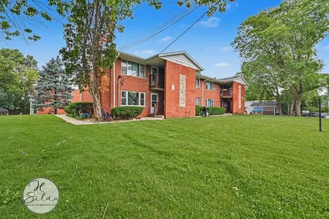 10 Arrowhead Drive Algonquin IL 60102