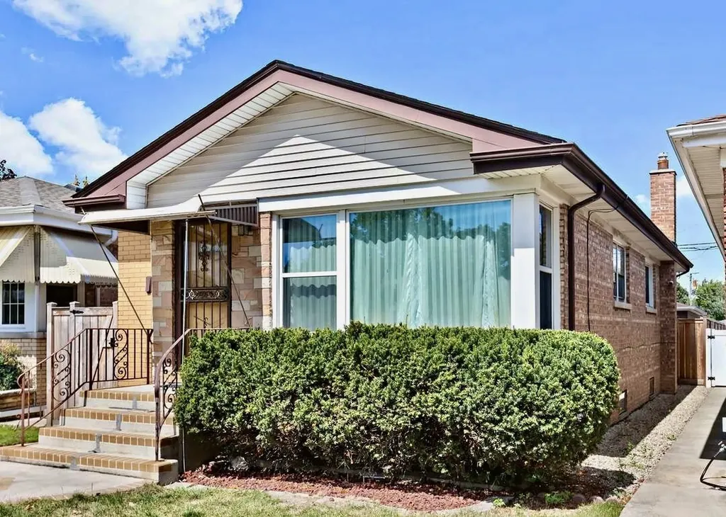 6822 West Higgins Avenue Chicago IL 60656