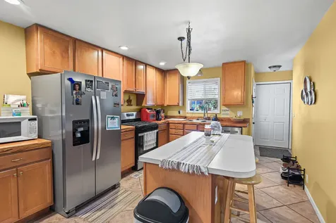 523 East Mitchell Street Salem IL 62881