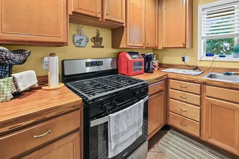 523 East Mitchell Street Salem IL 62881