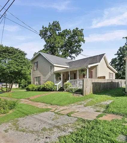 523 East Mitchell Street Salem IL 62881