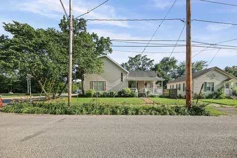 523 East Mitchell Street Salem IL 62881