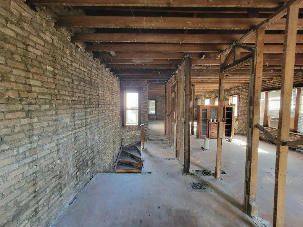 2302 West Addison Street Chicago IL 60618