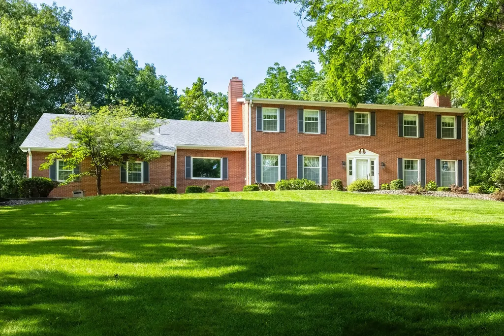 906 34 Avenue Moline IL 61265