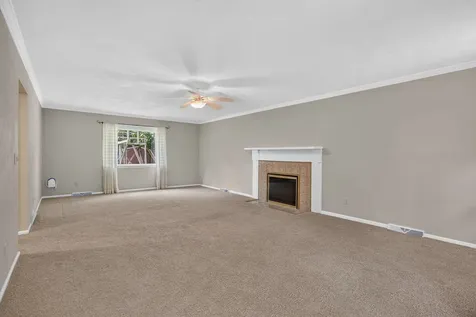 906 34 Avenue Moline IL 61265