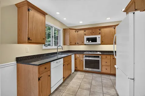 906 34 Avenue Moline IL 61265