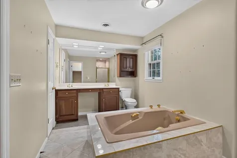 906 34 Avenue Moline IL 61265