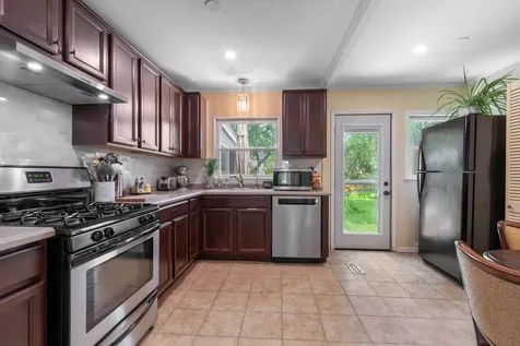 1257 Brandywine Circle Batavia IL 60510