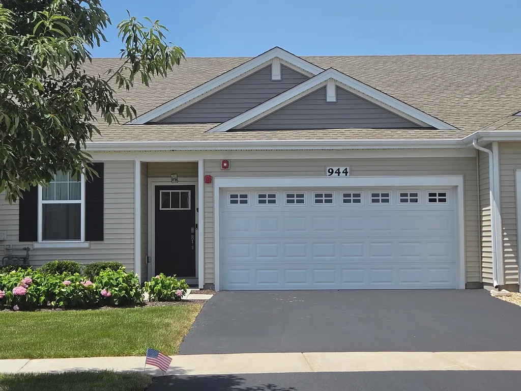 944 Darwin Street North Aurora IL 60542