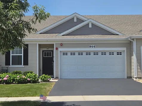 944 Darwin Street North Aurora IL 60542