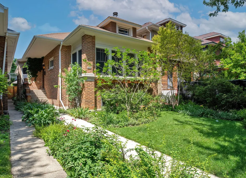 2948 West Wilson Avenue Chicago IL 60625