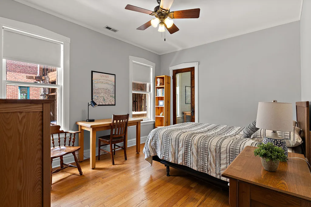 2948 West Wilson Avenue Chicago IL 60625