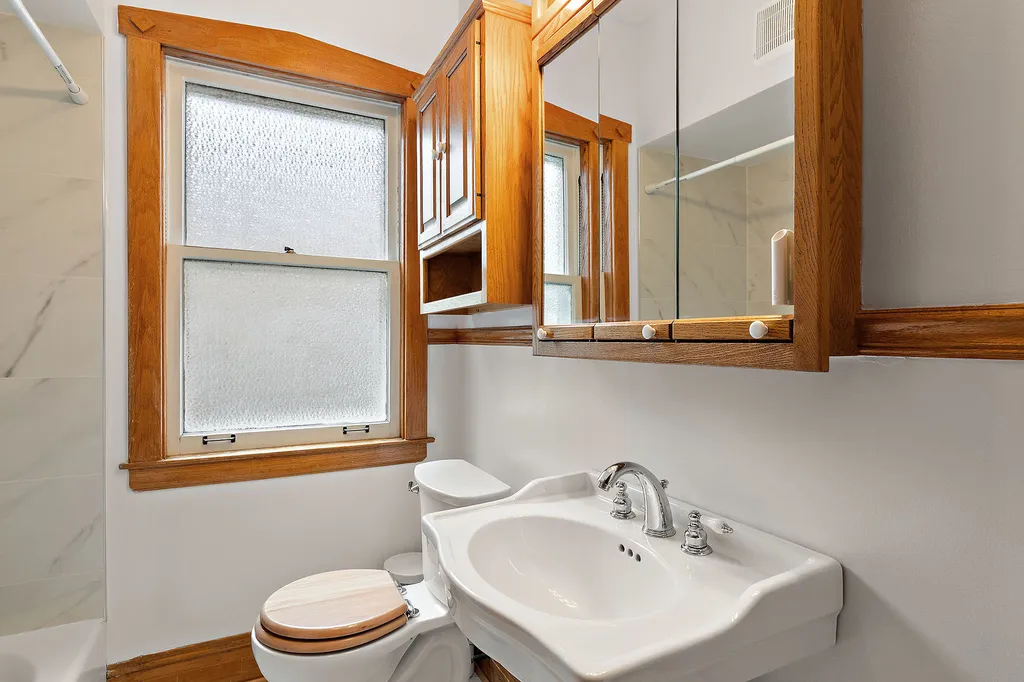 2948 West Wilson Avenue Chicago IL 60625