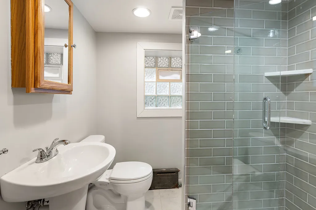 2948 West Wilson Avenue Chicago IL 60625