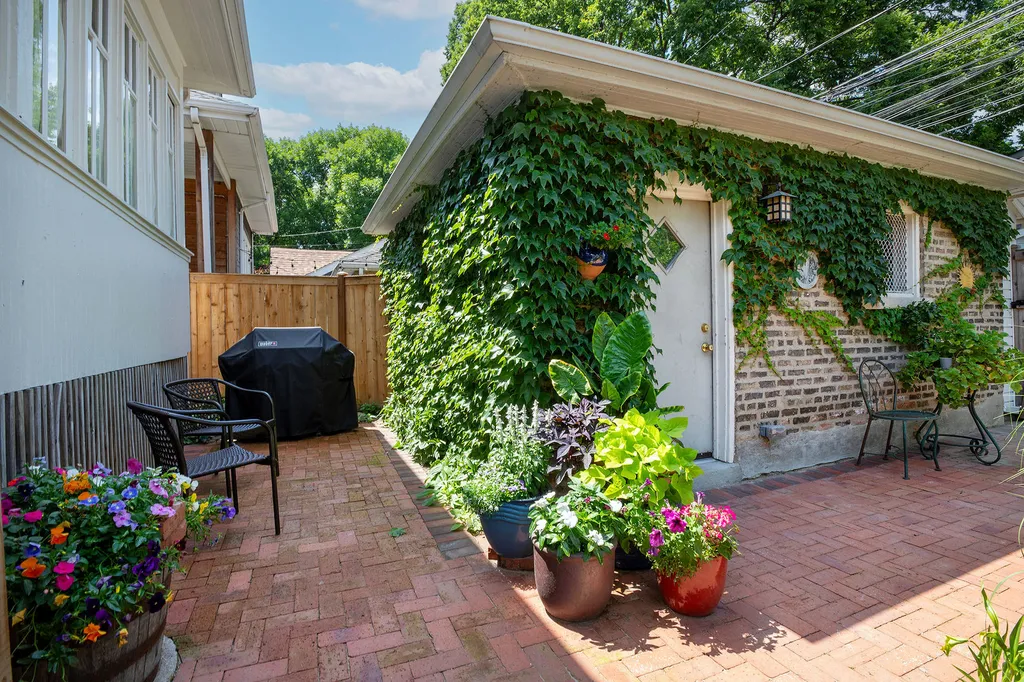 2948 West Wilson Avenue Chicago IL 60625