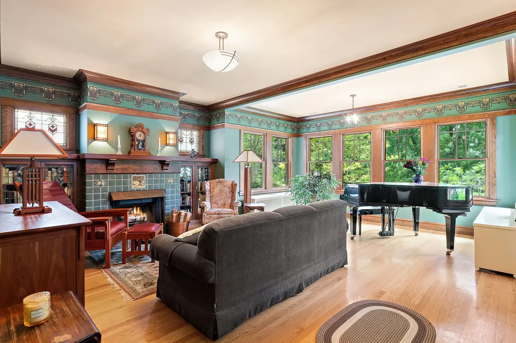 2948 West Wilson Avenue Chicago IL 60625