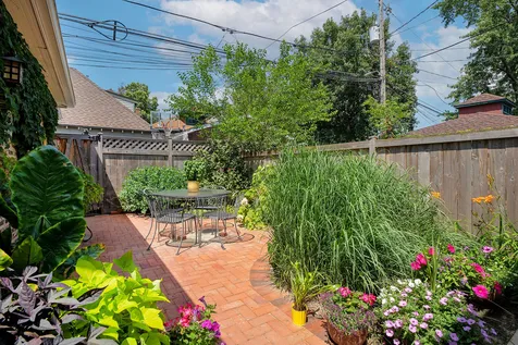 2948 West Wilson Avenue Chicago IL 60625
