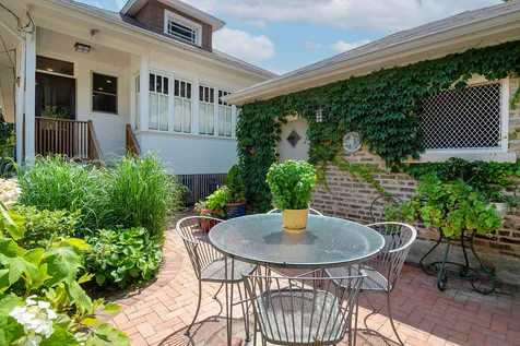 2948 West Wilson Avenue Chicago IL 60625