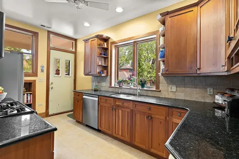 2948 West Wilson Avenue Chicago IL 60625