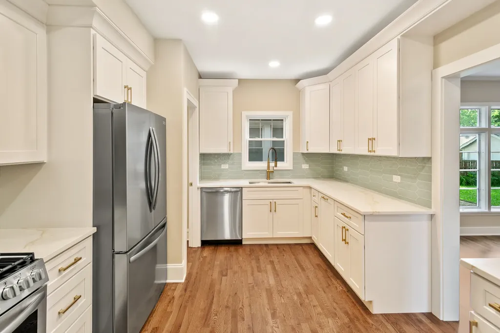 622 Sexton Street Aurora IL 60505