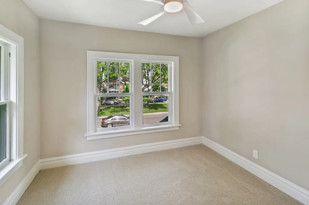 622 Sexton Street Aurora IL 60505