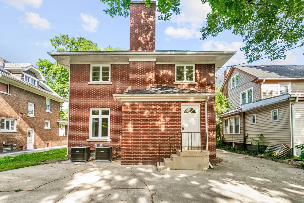622 Sexton Street Aurora IL 60505